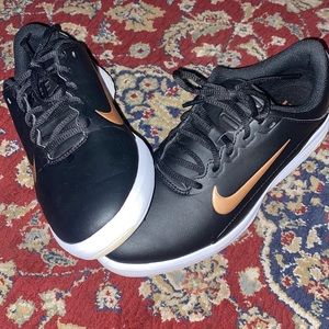 Size 8 Nike FITSOLE Black&Gold Like New